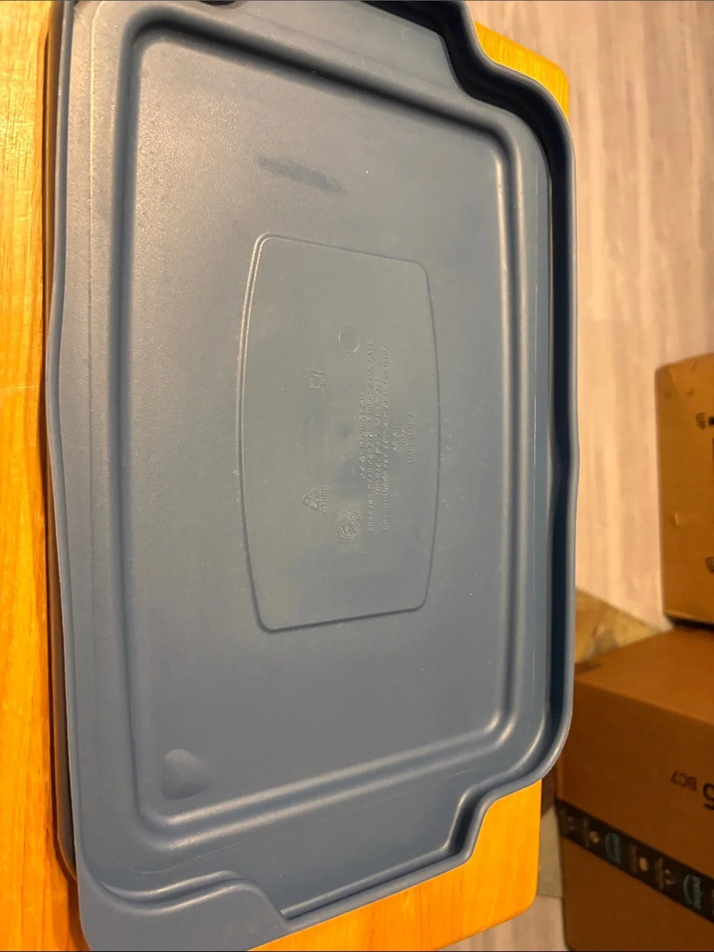 Anchor Hocking lid for 3 quart casserole, dish and blue